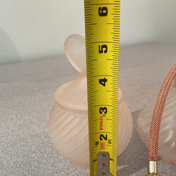 Vintage Perfume vanity bottles. - Picture 4 of 7